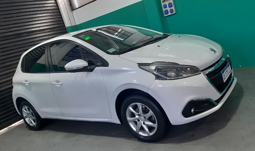 Imagen 12 de 15 de Peugeot 208 Allure