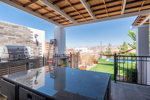 Casa Casi Nueva En Condominio De Piedra Roja