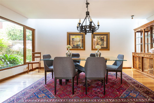 Casa En Venta De 4 Dorm. En Las Condes