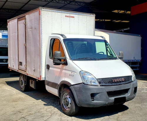 Iveco Daily 35s14 - 2015 (caminhonete)