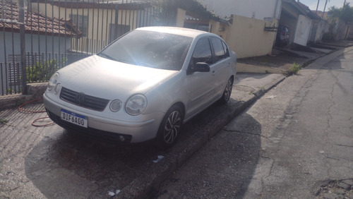 Volkswagen Polo Sedan 1.6 4p