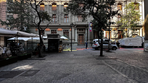 Amplias Oficinas De 1.379 Mt2 En Paseo Bandera 341 Santiago