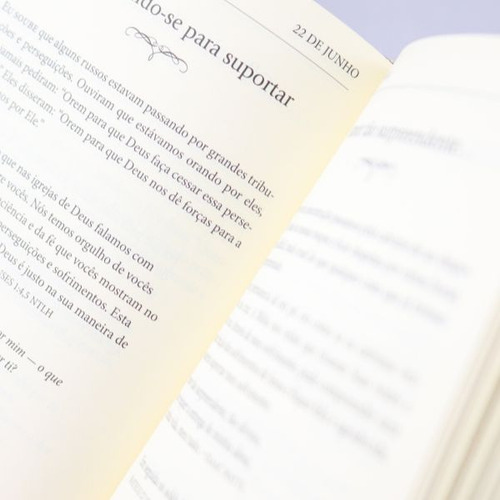 Livro Devocional Dia A Dia Com Corrie Ten Boom | Capa Dura