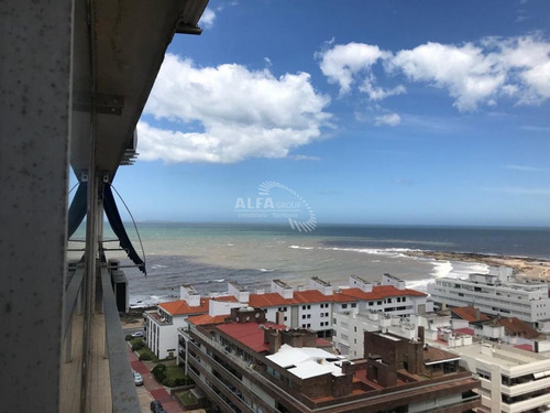 Imagen 2 de 30 de Apartamento En Venta, Edificio A Metros De Playa Brava