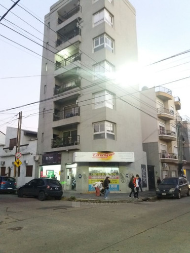 Local En Venta Ubicado En Lanús Este, Zona Sur