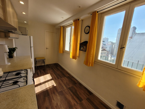 Venta Semipiso De 3 Ambientes Con Balcón Aterrazado. Zona Centro