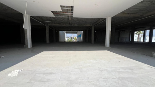 Local En Renta Plaza Antares. León Gto. 1,285 M2