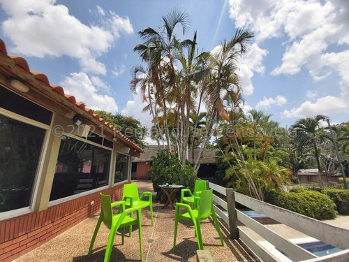 Daniela Linarez Vende Casas De Lujo De 400m2 Con Bellas Areas Comunes Como Piscina En Excelente Zona De Cabudare Con Arboles Frutales Y Todos Los Servicios Básicos Operativos