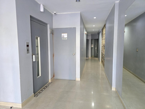 Departamento Venta De Tres Ambientes Con Balcón Al Frente - Apto Crédito
