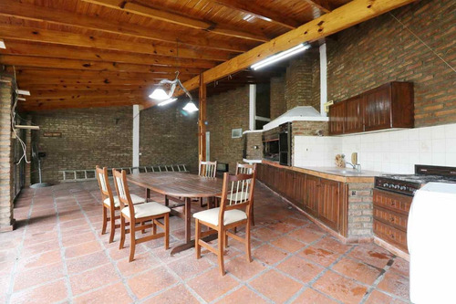 Casa 4 Ambientes - Pileta - Apto Crédito - Permuta