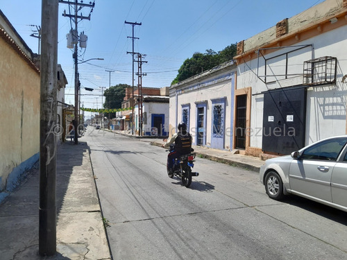 Casa Comercial Ubicada En Zona Privilegiada De La Candelaria -valencia, Eloisa Mejia 24-18498