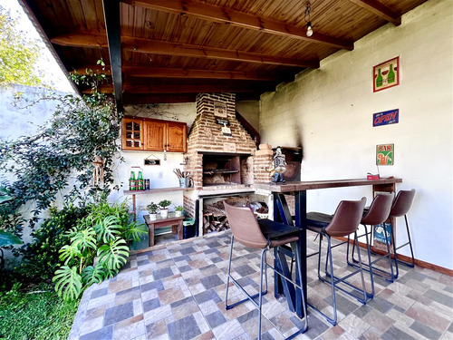 Casa En Venta De 1 Planta, Con Jardín, Quincho Y Garage - Barrio Santa Rita, Boulogne