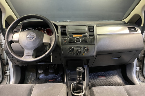 Nissan Tiida 1.8 Visia