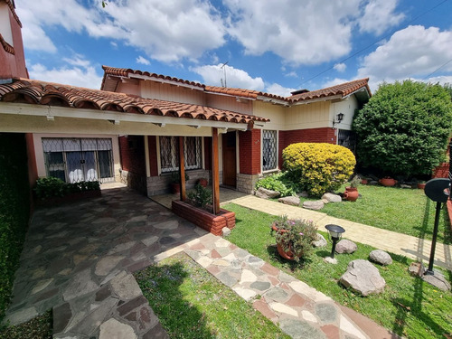 Casa En Venta 4 Amb Con Jardín Y Pileta. Padua