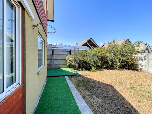 Arriendo Casa De 2 Pisos En Sector Residencial En G Mistral.