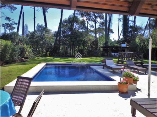 5 Dormitorios Y Piscina En Punta Del Este - Lugano