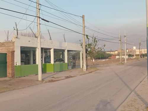 Venta Local Comercial, 3 Oficinas Vidriadas, 1 Baño, 1 Sala De Espera, 1 Cocina.
