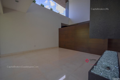 Imagen 21 de 30 de Casa De Lujo Nueva Con Amplio Jardin En Reserva Real