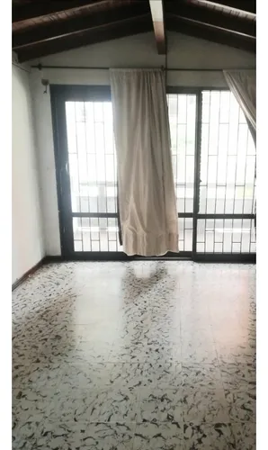 Venta De Casa Unifamiliar Con Aire En La Castellana.