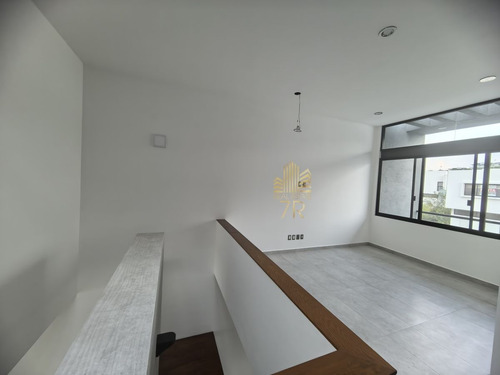 Casa De Autor En Zibata En Venta O Renta Con Recámara En Planta Baja O Estudio