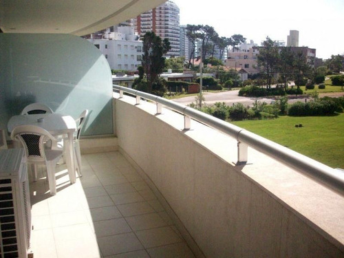 Apartamento En Venta De 2 Dormitorios En Playa Brava