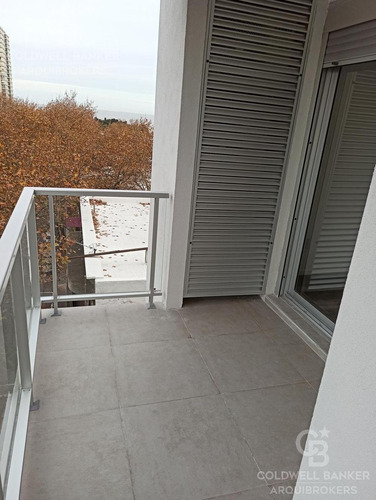 Apartamento De 2 Dormitorios En Alquiler En Centro