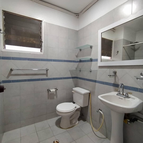 Apartamento En Las Fuentes Del Paraíso, Para Remodelar