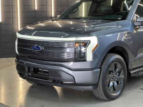 Ford F-150 Lightning 5.4 V-8 2p 2023