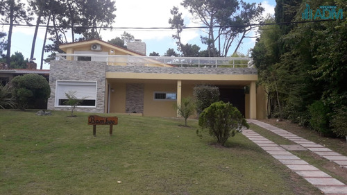 Casa En Pinares, A Pocos Metros Del Mar, 4 Dormitorios