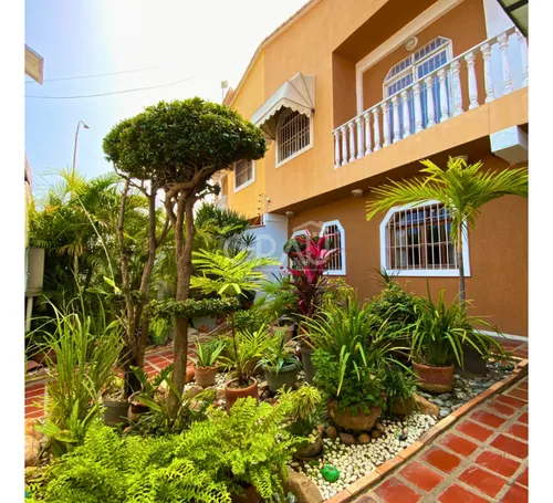 Casa En Venta En Lecheria