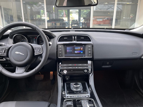 Jaguar Xe Pure 2.0 240hp 2018 Okm.