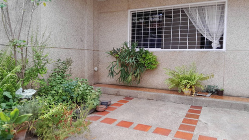 Se Vende Amplia Casa En Naguanagua Quintas Del Norte