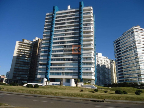En Primera Linea Frente Al Mar, Con Vista A La Bahia Desde Todos Los Ambientes.- Ref: 1993