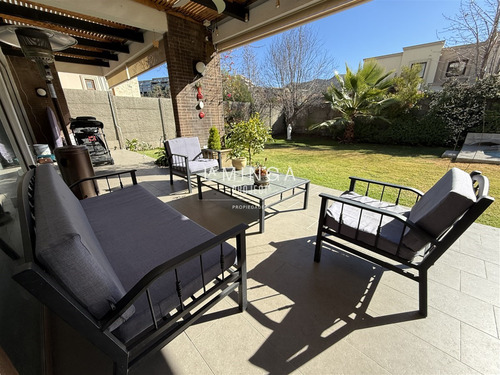 Casa En Venta De 6 Dorm. En Lo Barnechea