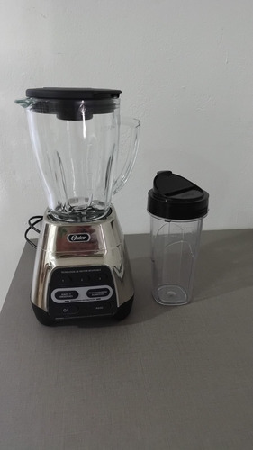 Licuadora Oster Jarra Vidrio 1.5l Blend N Go 600w Stpyg1211 Plateado (Usado)