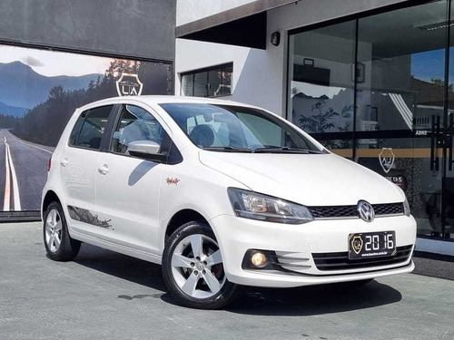 Imagem 3 de 15 de Volkswagen Fox 1.6 Mi Rock In Rio 8v Flex 4p 2016