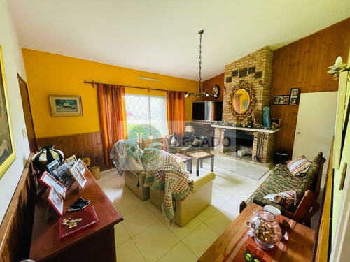 Venta De Casa En Parque Del Plata Sur Con Piscina