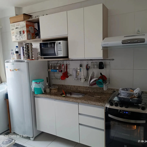 Apartamento 2 Dormitórios, Sala/jantar, Cozinha/área De Ser.
