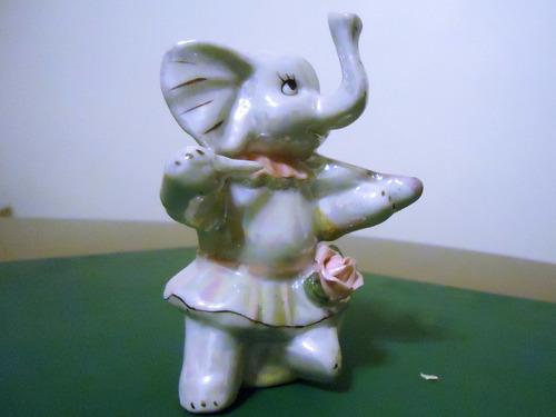 Figura Porcelana Elefanta Tocando El Violín