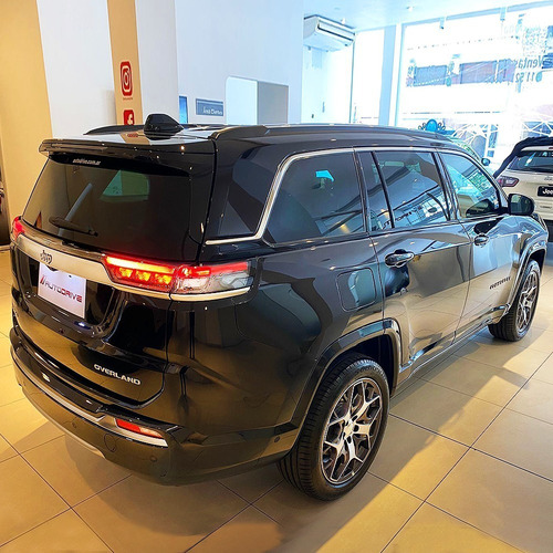 Imagen 13 de 16 de Jeep Commander Overland 7 As. 4x4 2.0 Td C