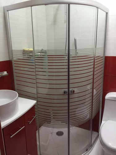 Imagen 4 de 5 de Cabina De Baño Ovalada 100x100 Con Franjas Biseladas Aahry