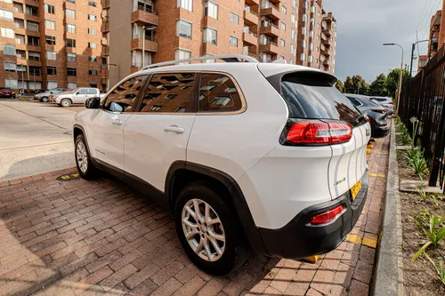 Jeep Cherokee 3.2 Longitude Plus