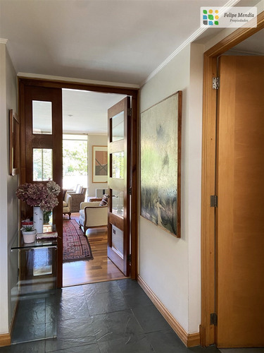 Impecable En Condominio 5 Dorm. Servicio Y Sala De Estar.