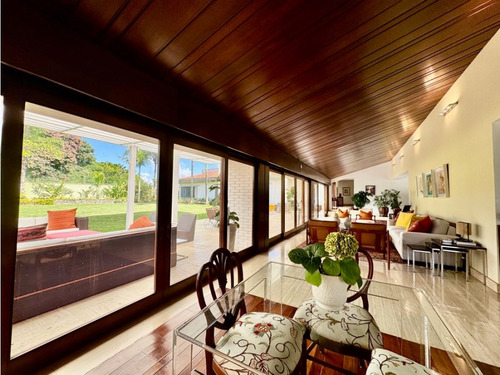 Se Vende Casa 820m2 4h+2s+ch/7b/12p La Lagunita