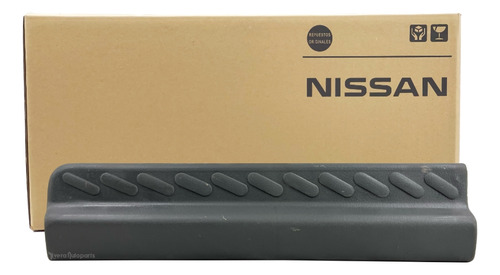 Embellecedor Piso Puerta Traser Original Nissan Tsuru 1998 L