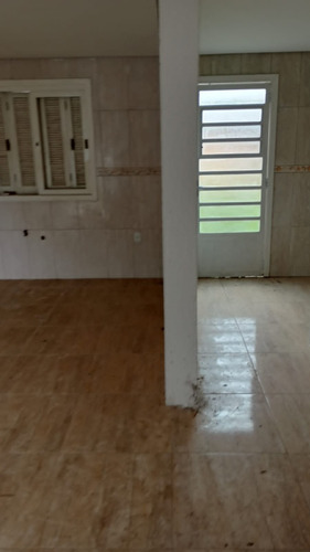 Vendo Sobrado Com 2 Dormitórios Esperando Um Terceiro