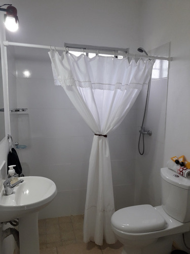 Imagen 7 de 12 de Comoda Casa Para 6 ,a 2 Cuadras De La Playa , Temporada Toda Alquilada, Queda Marzo Y Turismo Disponible.