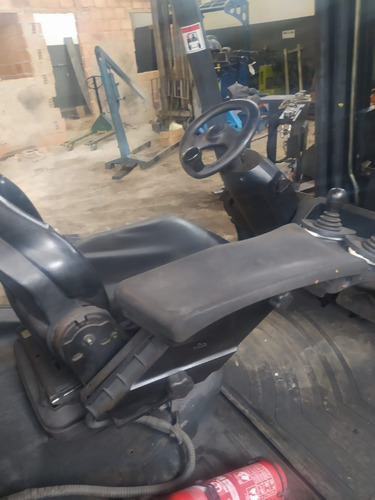 Imagem 3 de 10 de Empilhadeira Linde H25