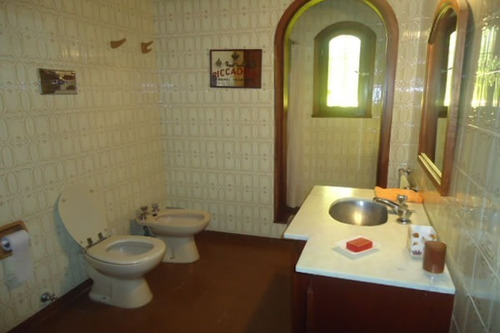 Imagen 14 de 30 de Excelente Chalet De 6 Ambientes Con Piscina Y Casa De Servicio Ideal Vivienda Permanente Muy Luminoso
