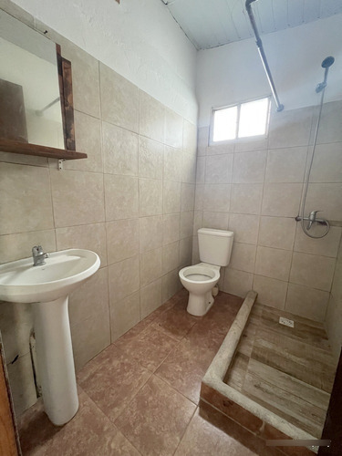 Alquiler De Hermoso Apartamento Punta De Rieles, Tipo Casita, Lugar Para 2 Autos, 1 Dormitorio, Patio, Sin Gastos Comunes, A Nuevo!! Muy Segura